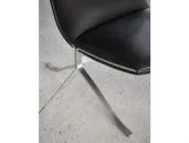 EYYE Juno fauteuil onderstel detail